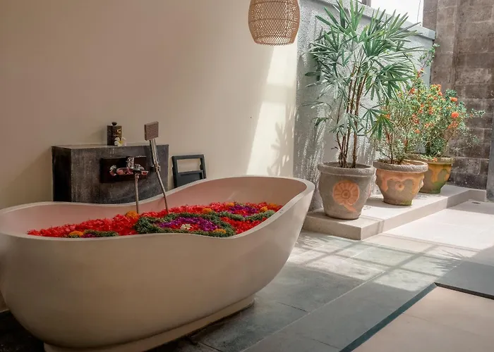 Cendrawasih Ubud Villa *
